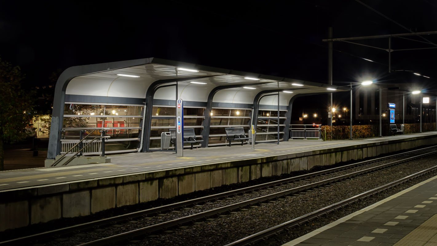 Station Apeldoorn Osseveld bij nacht