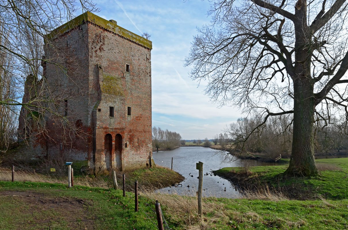 Ruine langs de rivier: kasteel Nijenbeek bij Voorst