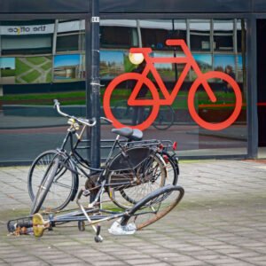 Kapotte fietsen op de Uithof voor fietsenstalling