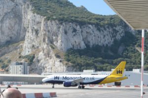 Er landen echt vliegtuigen op het vliegveld van Gibraltar.