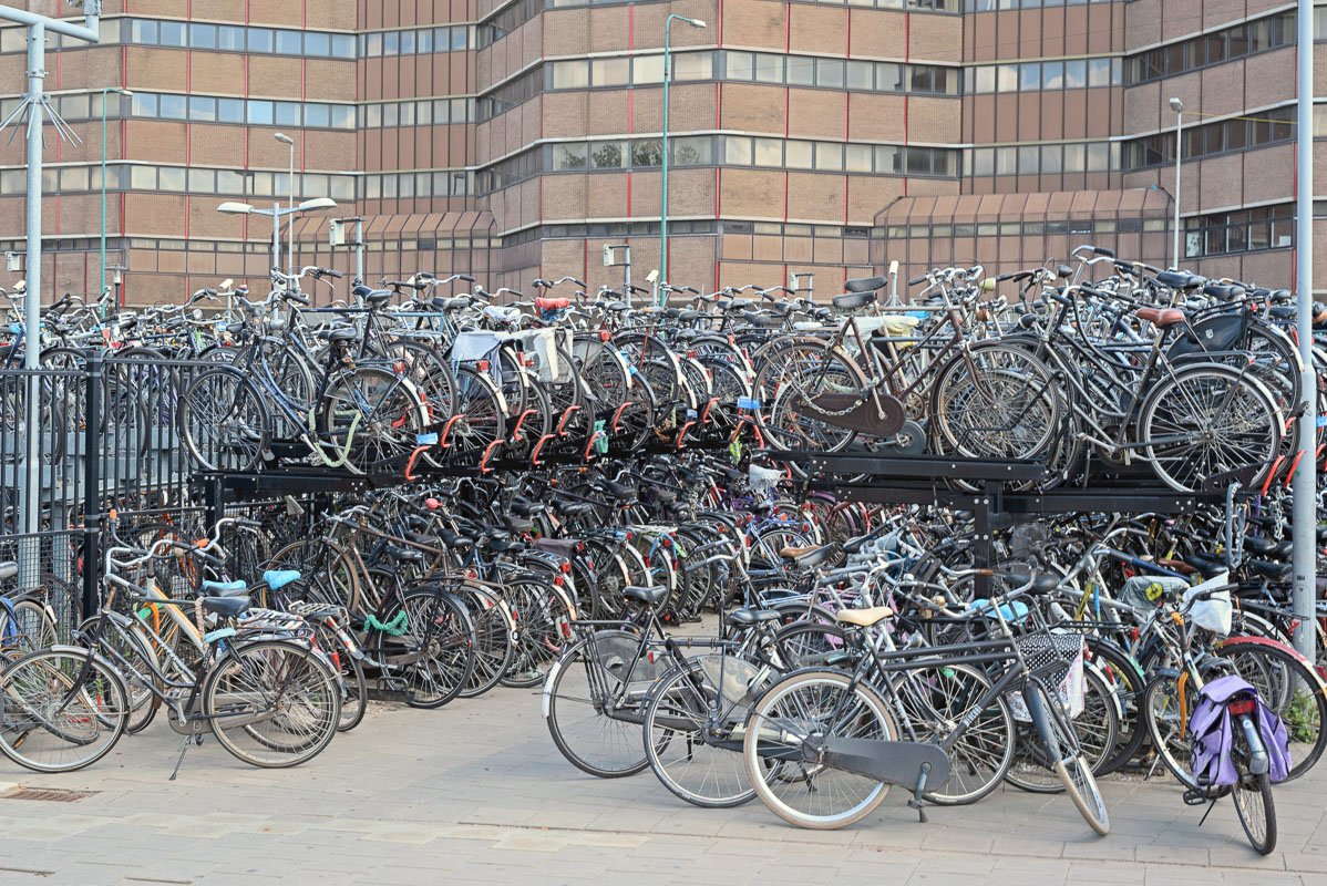 Chaos op Utrecht CS: fietsenstalling met heel veel fietsen