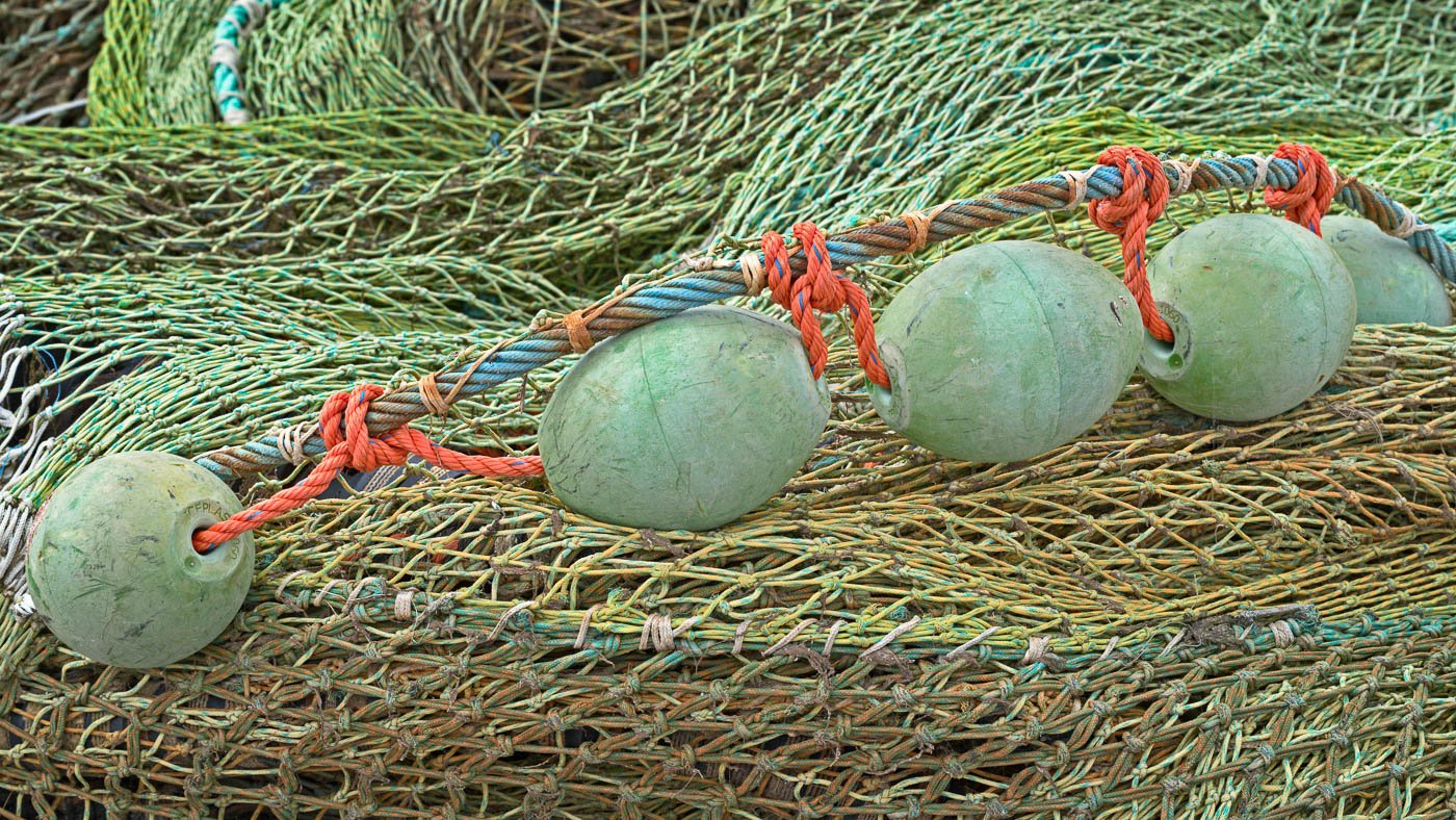 Fishing nets with 4 floating balls